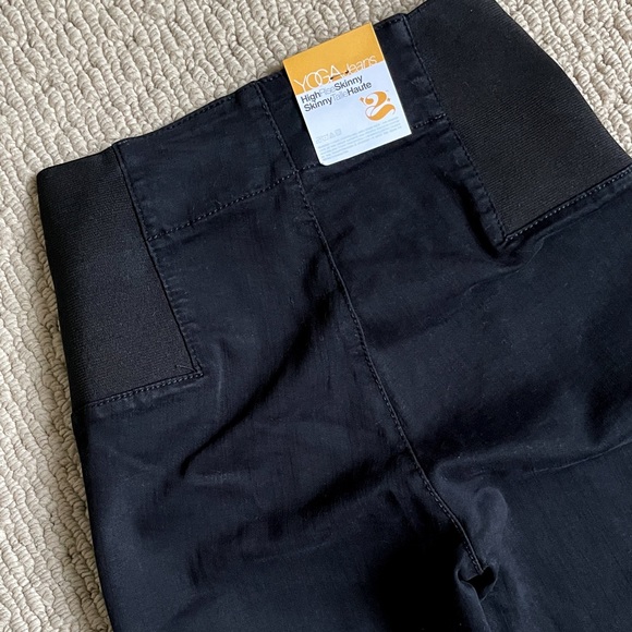 Yoga Jeans Rachel Skinny Pant in Black Light - Picture 3 of 5